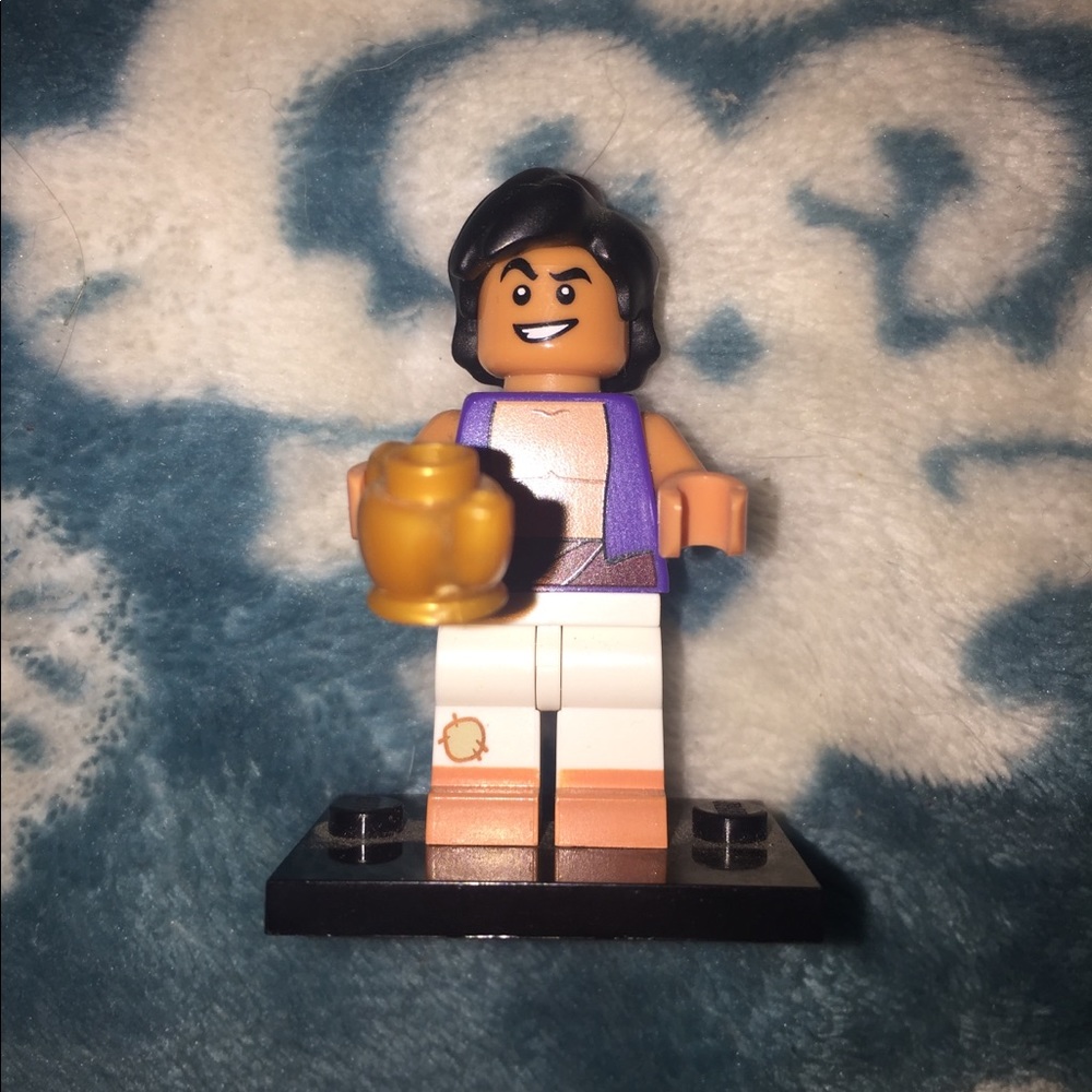 Disney Aladdin LEGO figure w/ Magic Lamp & base